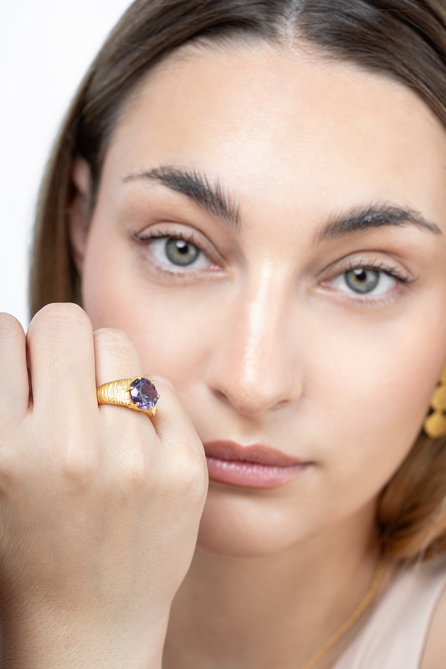 Anillo de Oro con piedra amatista "Purple Dream"