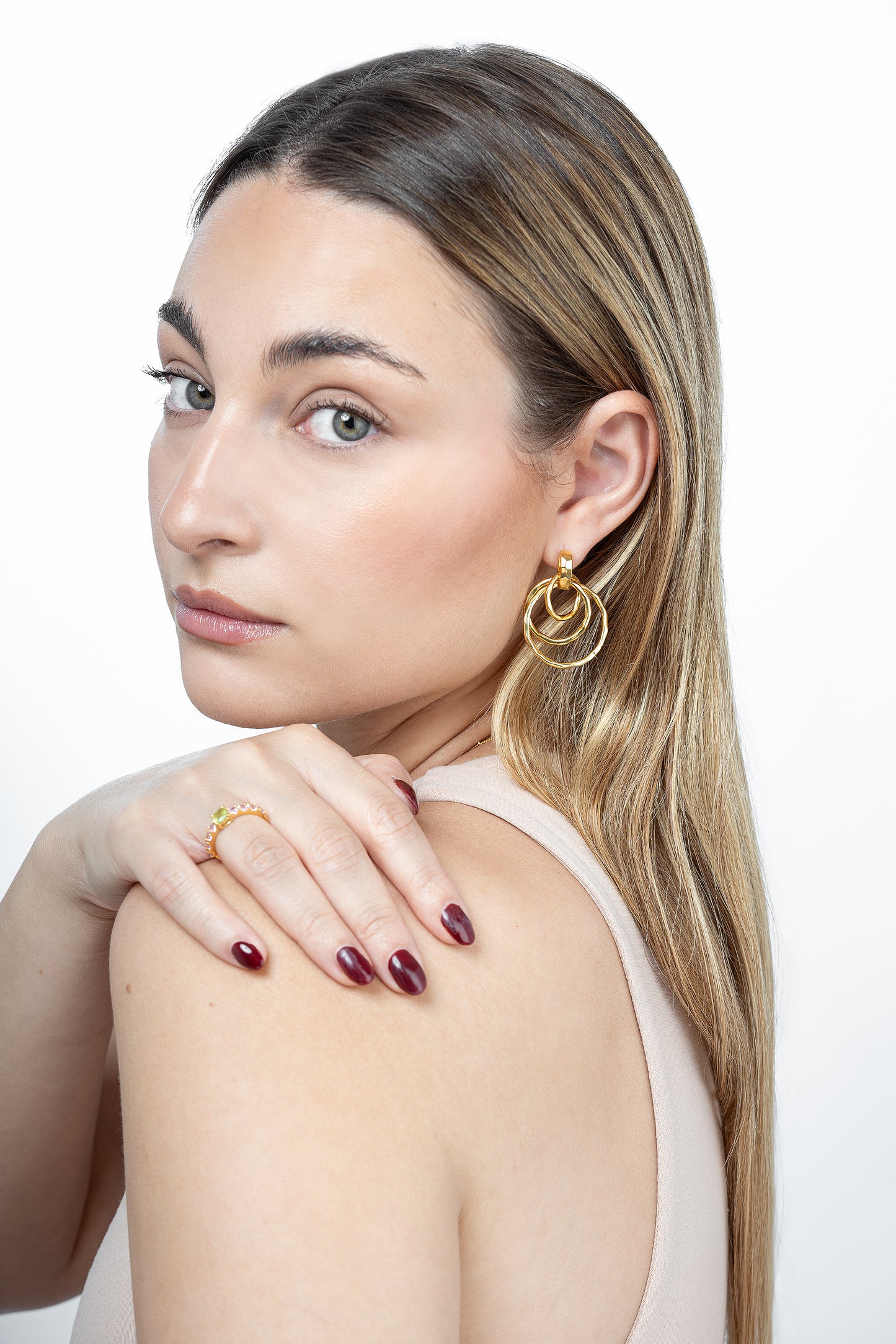 Anillo de Oro de 18k con piedras naturales Aqua Marina y lavanda